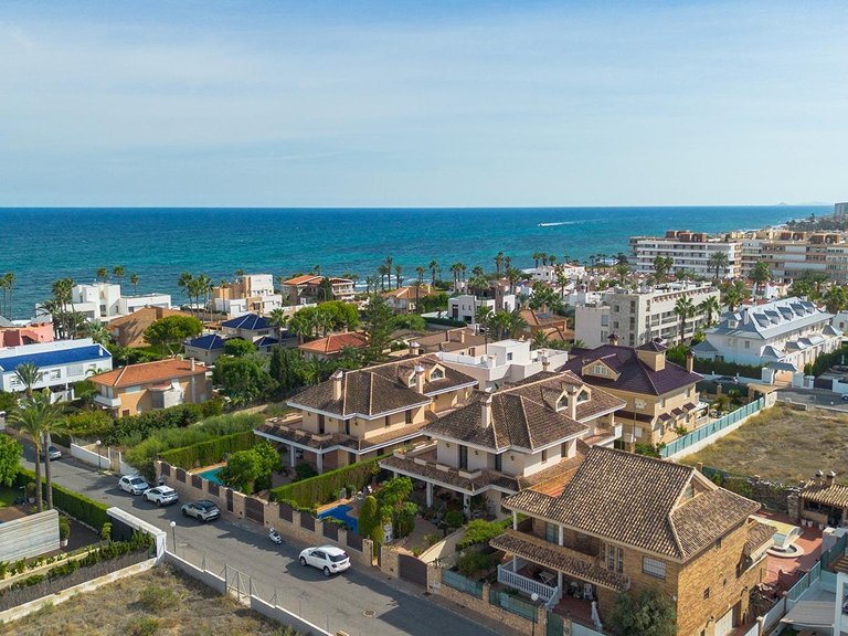 Villa for Sale in Torrevieja, Alicante 3