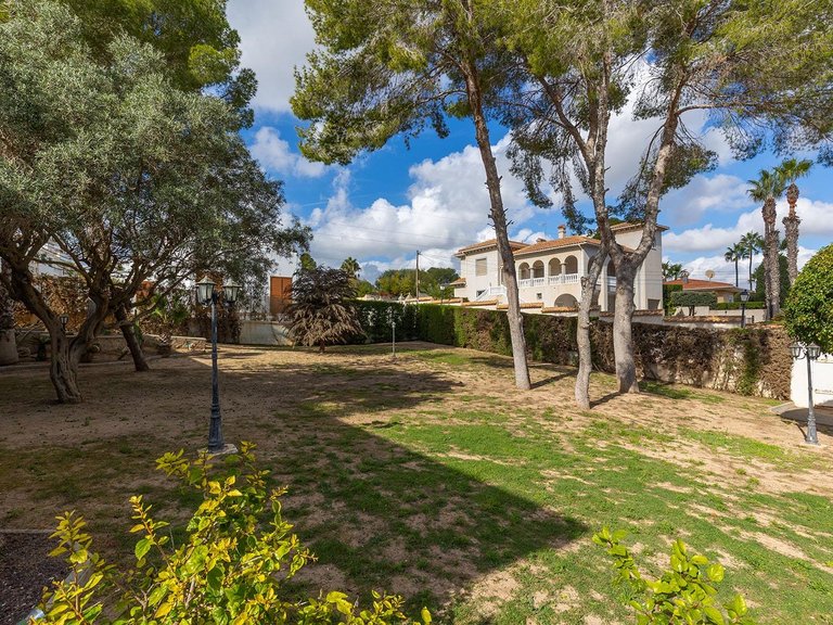 Villa for Sale in Orihuela Costa, Alicante 11