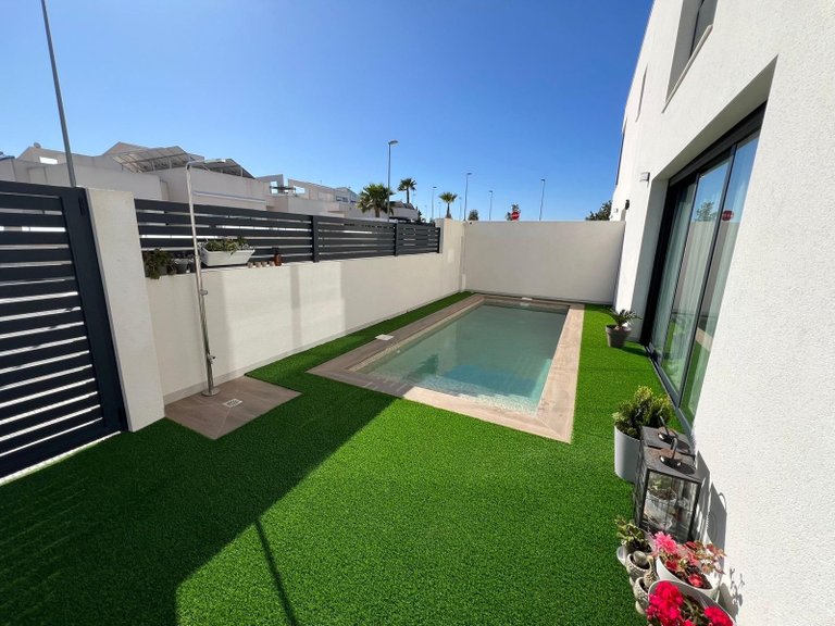 Villa for Sale in Benijofar, Alicante 1