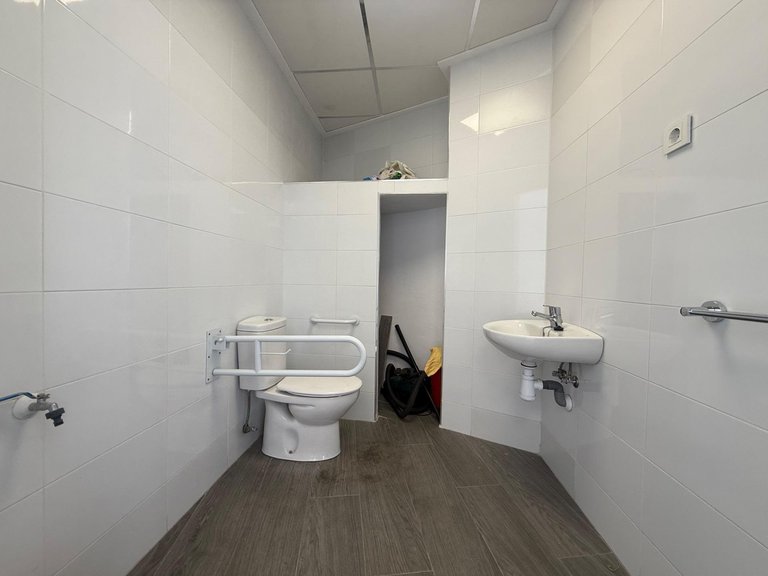 Commercial for Sale in Torrevieja, Alicante 12