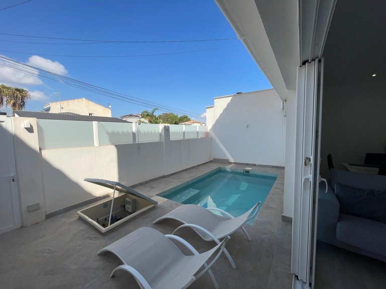 Villa for Sale in Cabo Roig, Alicante 1