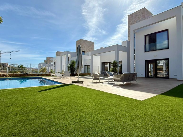 Villa for Sale in Finestrat, Alicante 3