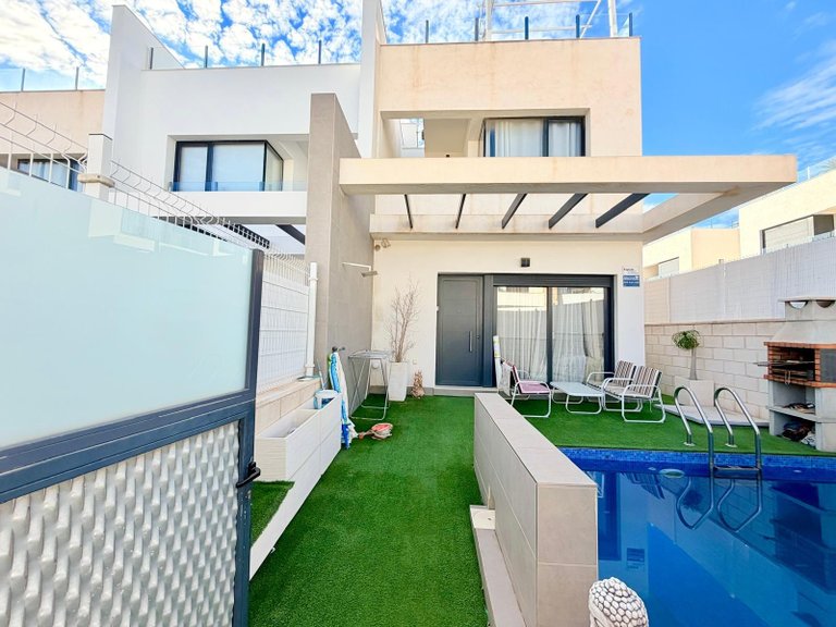 Villa for Sale in Orihuela Costa, Alicante 1
