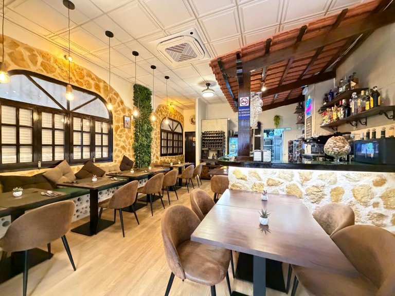 Commercial for Sale in Torrevieja, Alicante 1