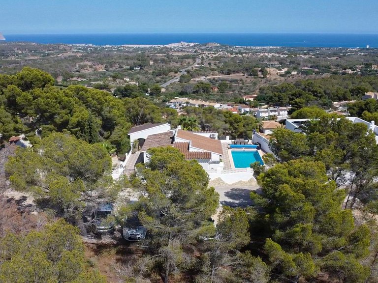 Villa for Sale in La Nucía, Alicante 2