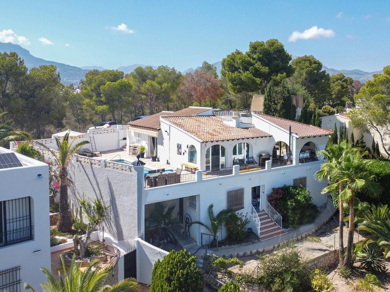 Villa for Sale in La Nucía, Alicante 3