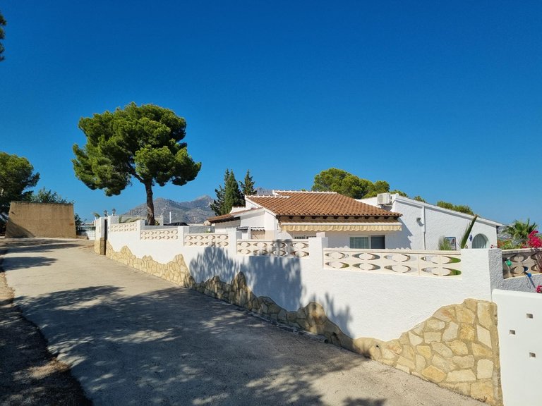 Villa for Sale in La Nucía, Alicante 5