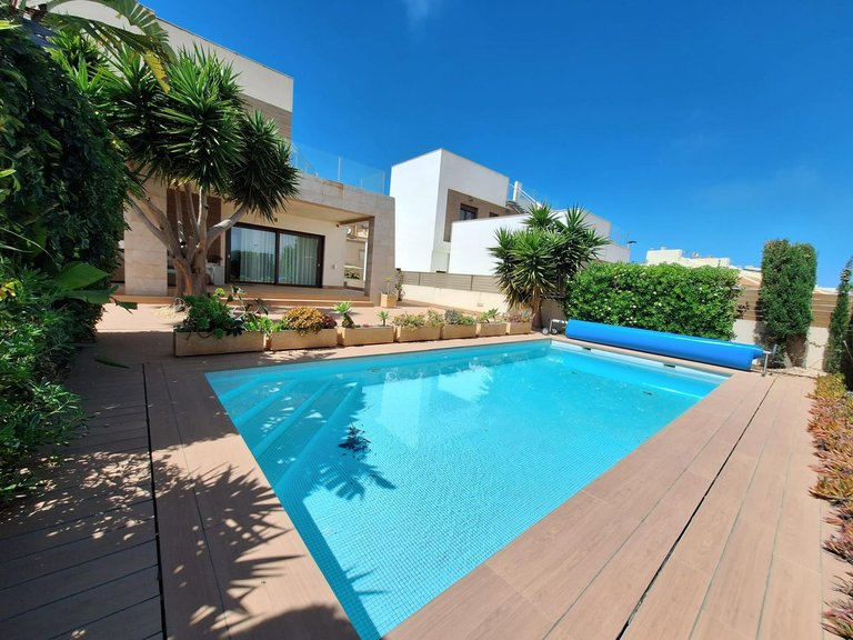 Villa for Sale in Torrevieja, Alicante 3