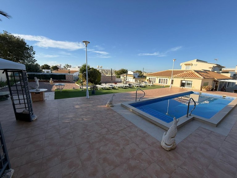 Villa for Sale in Orihuela Costa, Alicante 1