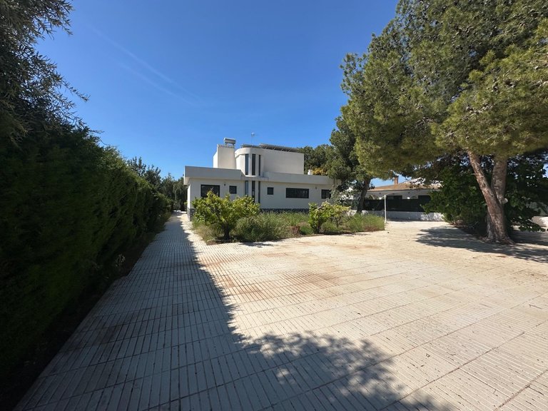 Villa for Sale in San Vicente Del Raspeig, Alicante 2