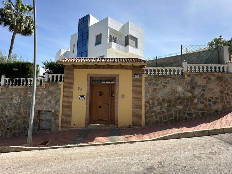Villa for Sale in Torrevieja, Alicante 4