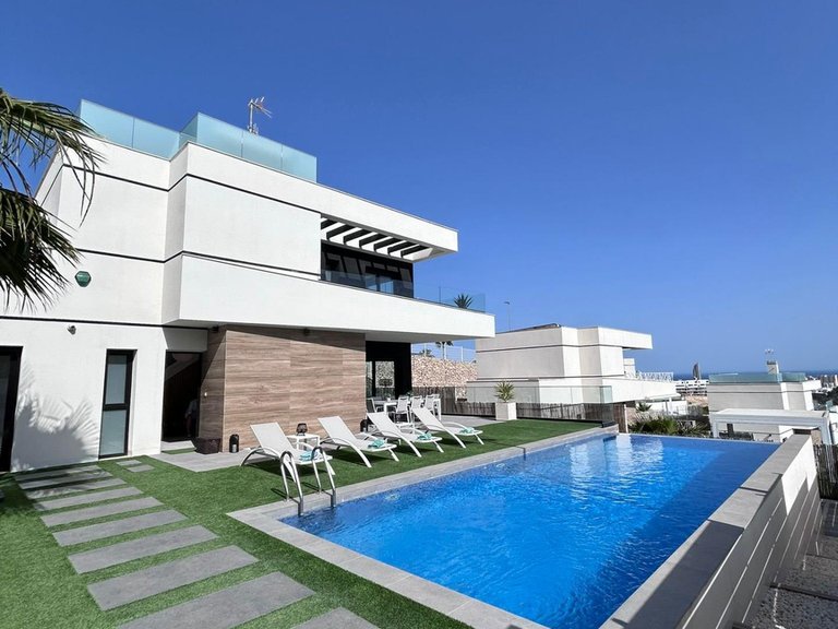 Villa for Sale in Finestrat, Alicante 10