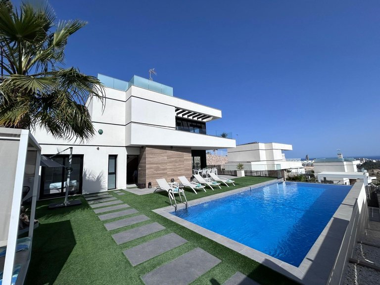 Villa for Sale in Finestrat, Alicante 2