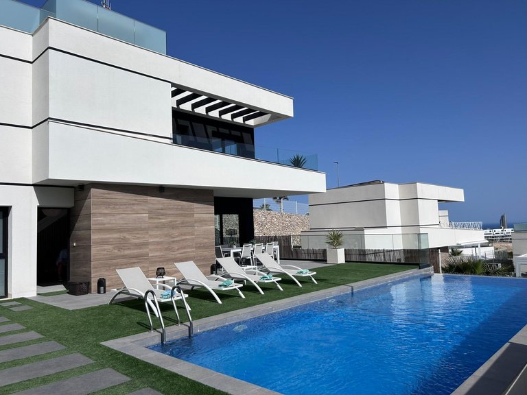 Villa for Sale in Finestrat, Alicante 3