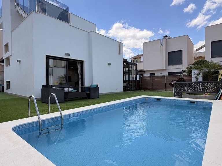 Villa for Sale in Torrevieja, Alicante 1