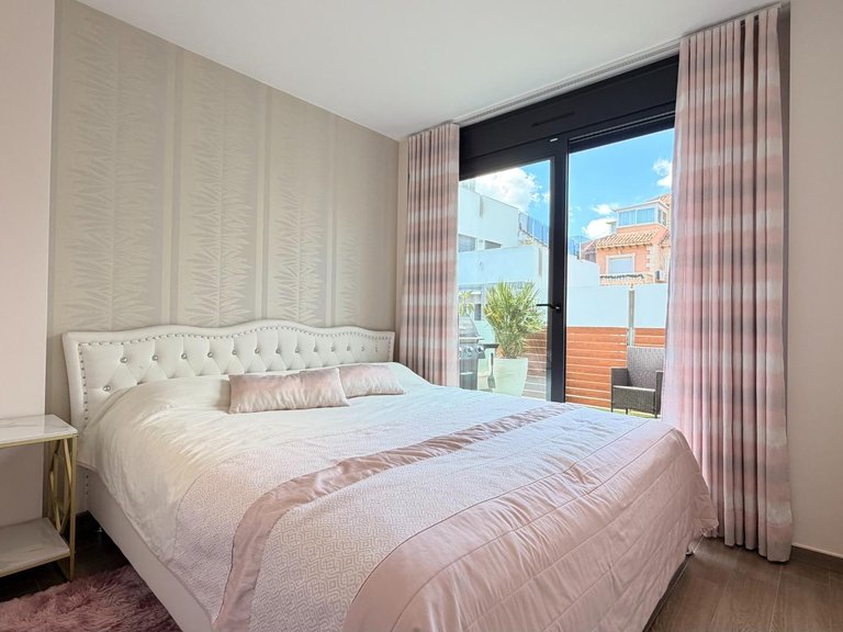 Villa for Sale in Costa Blanca Torrevieja, Alicante 18