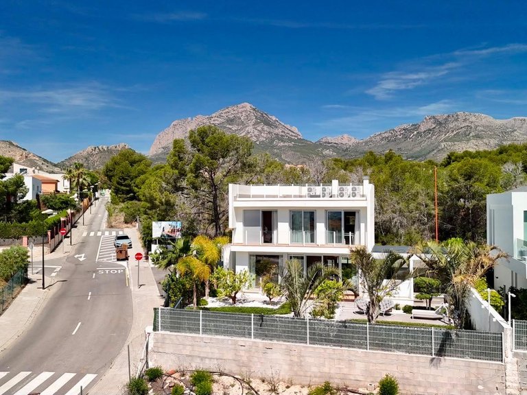 Villa for Sale in La Nucía, Alicante 12