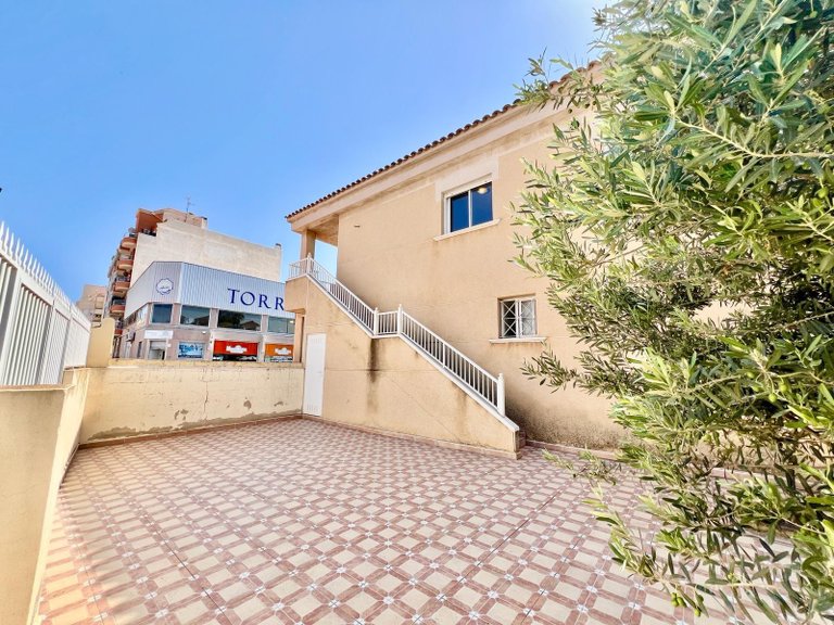 Villa for Sale in Torrevieja, Alicante 1