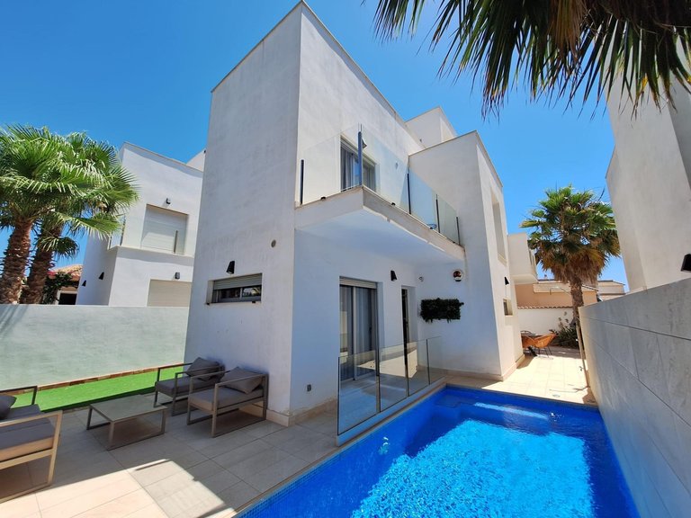 Villa for Sale in Torrevieja, Alicante 1