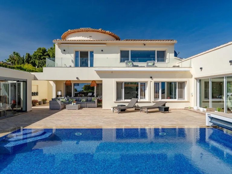 Villa for Sale in Moraira, Alicante 1