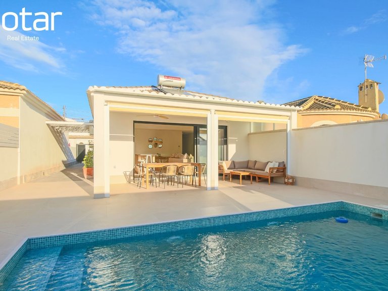 Villa for Sale in Torrevieja, Alicante 1