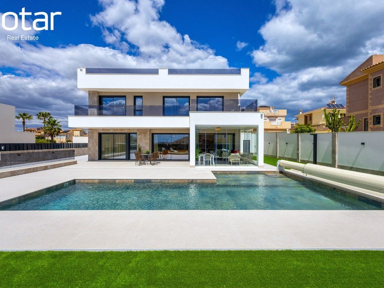 Villa for Sale in Torrevieja, Alicante 1