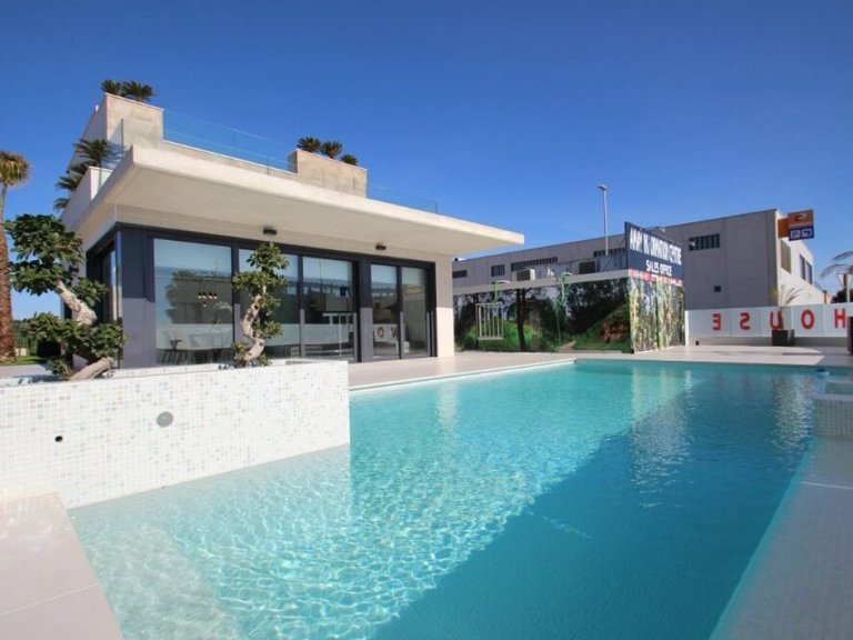 Villa for Sale in Orihuela Costa, Alicante 1