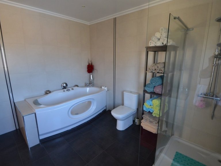 Villa for Sale in Cabo Roig, Alicante 10