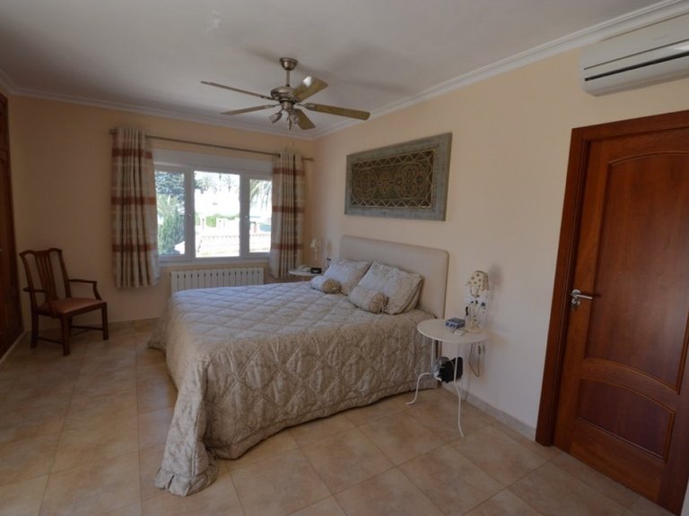 Villa for Sale in Cabo Roig, Alicante 13