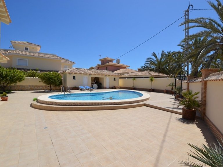 Villa for Sale in Cabo Roig, Alicante 4