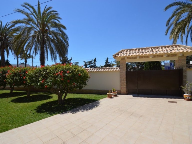 Villa for Sale in Cabo Roig, Alicante 7