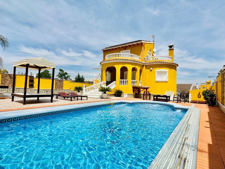 Villa for Sale in Inland Orihuela, Alicante 1