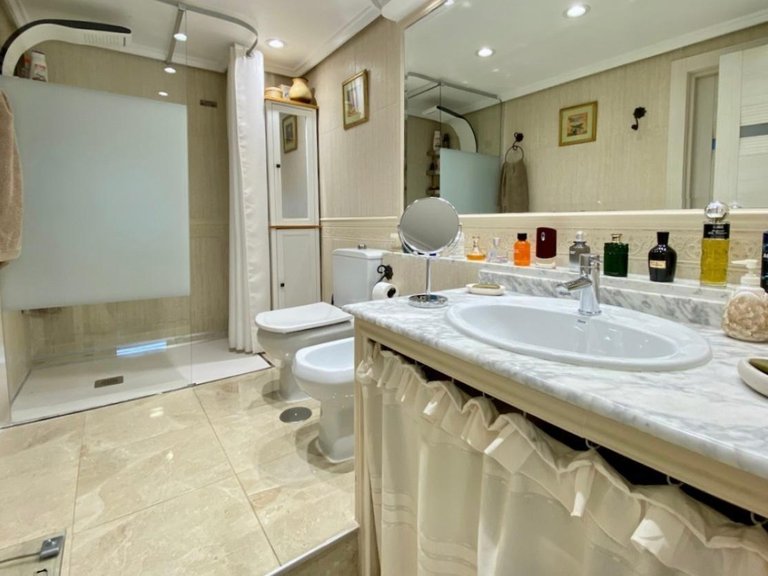 Apartment for Sale in Costa Blanca Torrevieja, Alicante 20