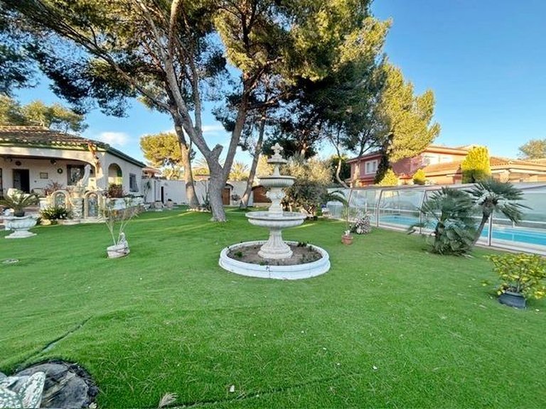 Villa for Sale in Orihuela Costa, Alicante 1