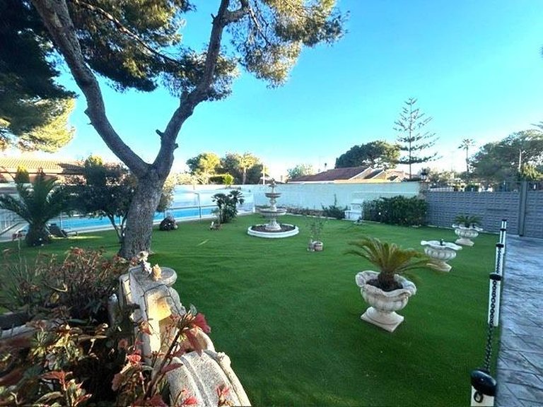 Villa for Sale in Orihuela Costa, Alicante 8