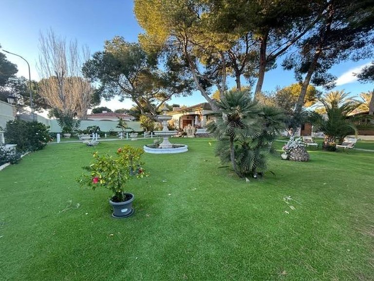 Villa for Sale in Campoamor, Alicante 26