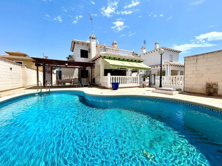 Villa for Sale in Orihuela Costa, Alicante 1