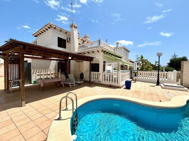 Villa for Sale in Orihuela Costa, Alicante 3
