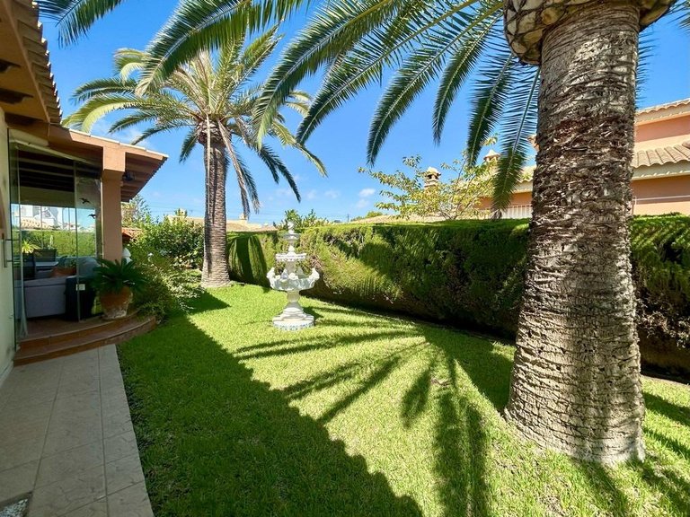 Villa for Sale in Cabo Roig, Alicante 11