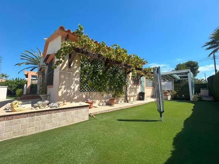 Villa for Sale in Cabo Roig, Alicante 19