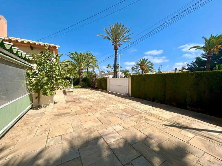 Villa for Sale in Cabo Roig, Alicante 20
