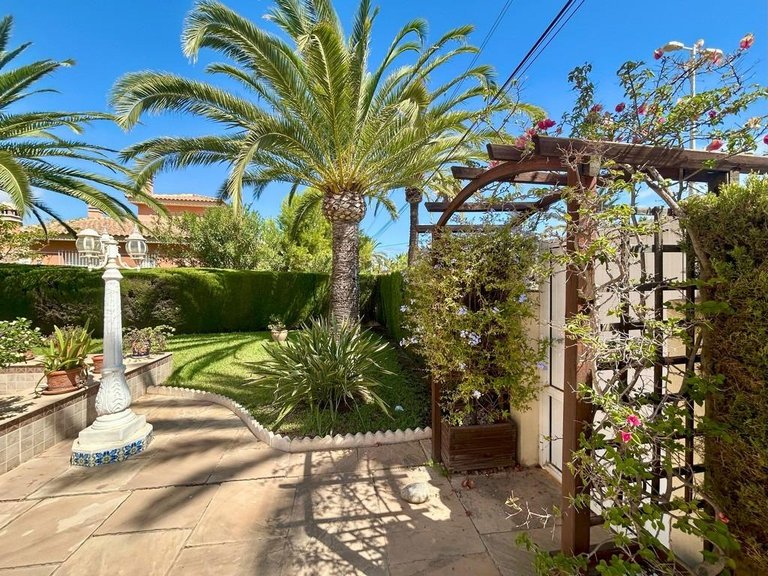 Villa for Sale in Cabo Roig, Alicante 21