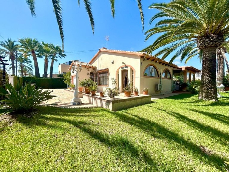 Villa for Sale in Cabo Roig, Alicante 3