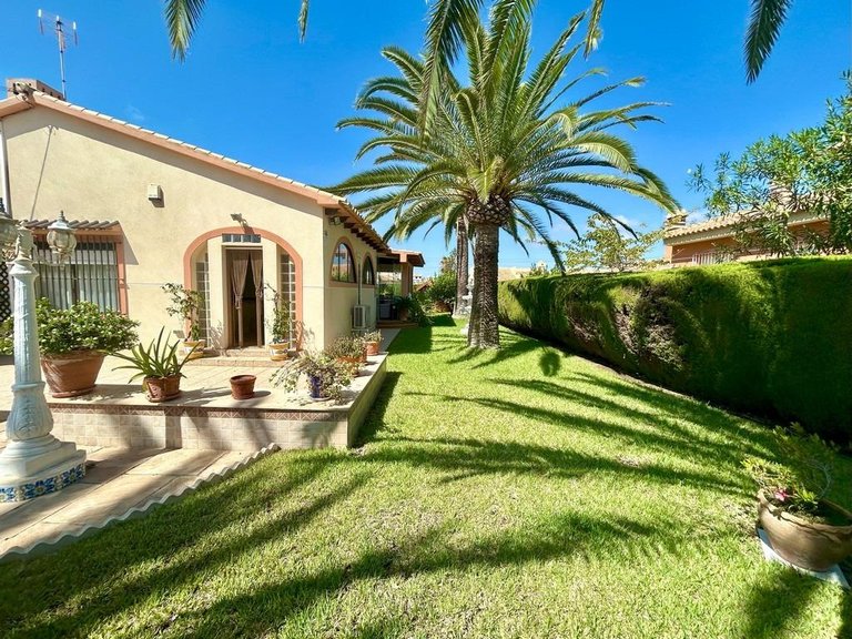 Villa for Sale in Cabo Roig, Alicante 4