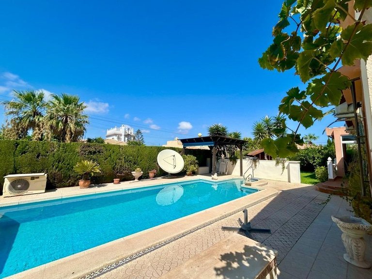 Villa for Sale in Cabo Roig, Alicante 7