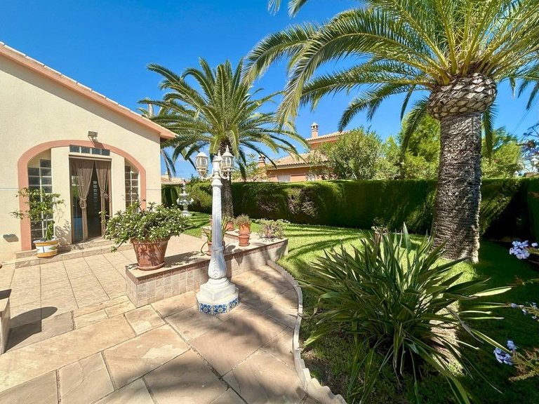 Villa for Sale in Cabo Roig, Alicante 8
