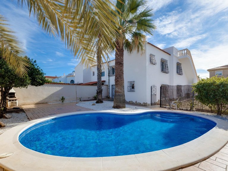 Villa for Sale in Costa Blanca Torrevieja, Alicante 1