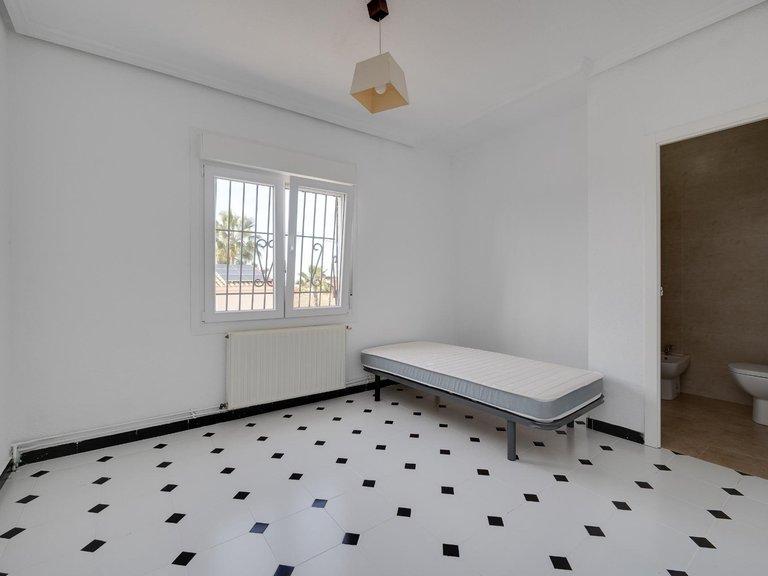 Villa for Sale in Costa Blanca Torrevieja, Alicante 11