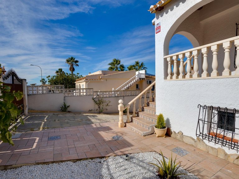 Villa for Sale in Costa Blanca Torrevieja, Alicante 38