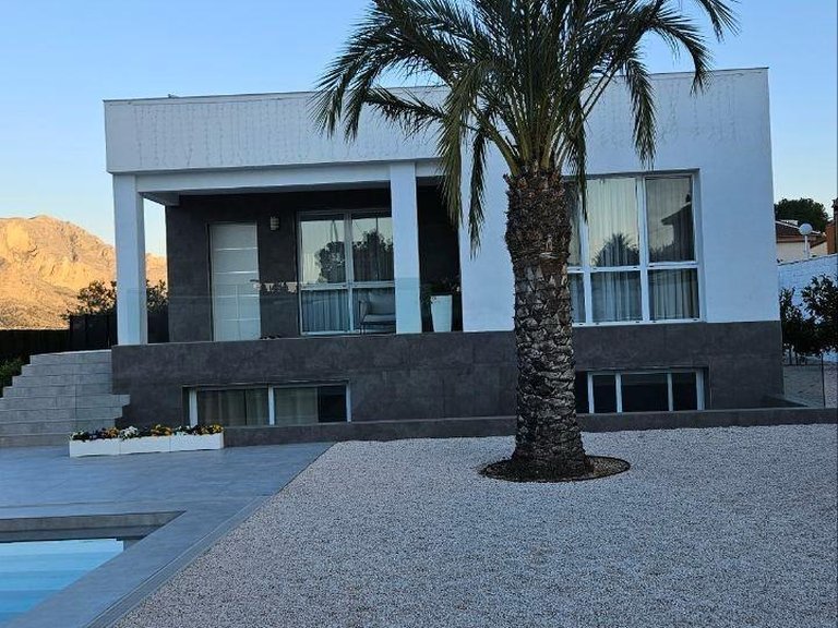Villa for Sale in Inland Orihuela, Alicante 1